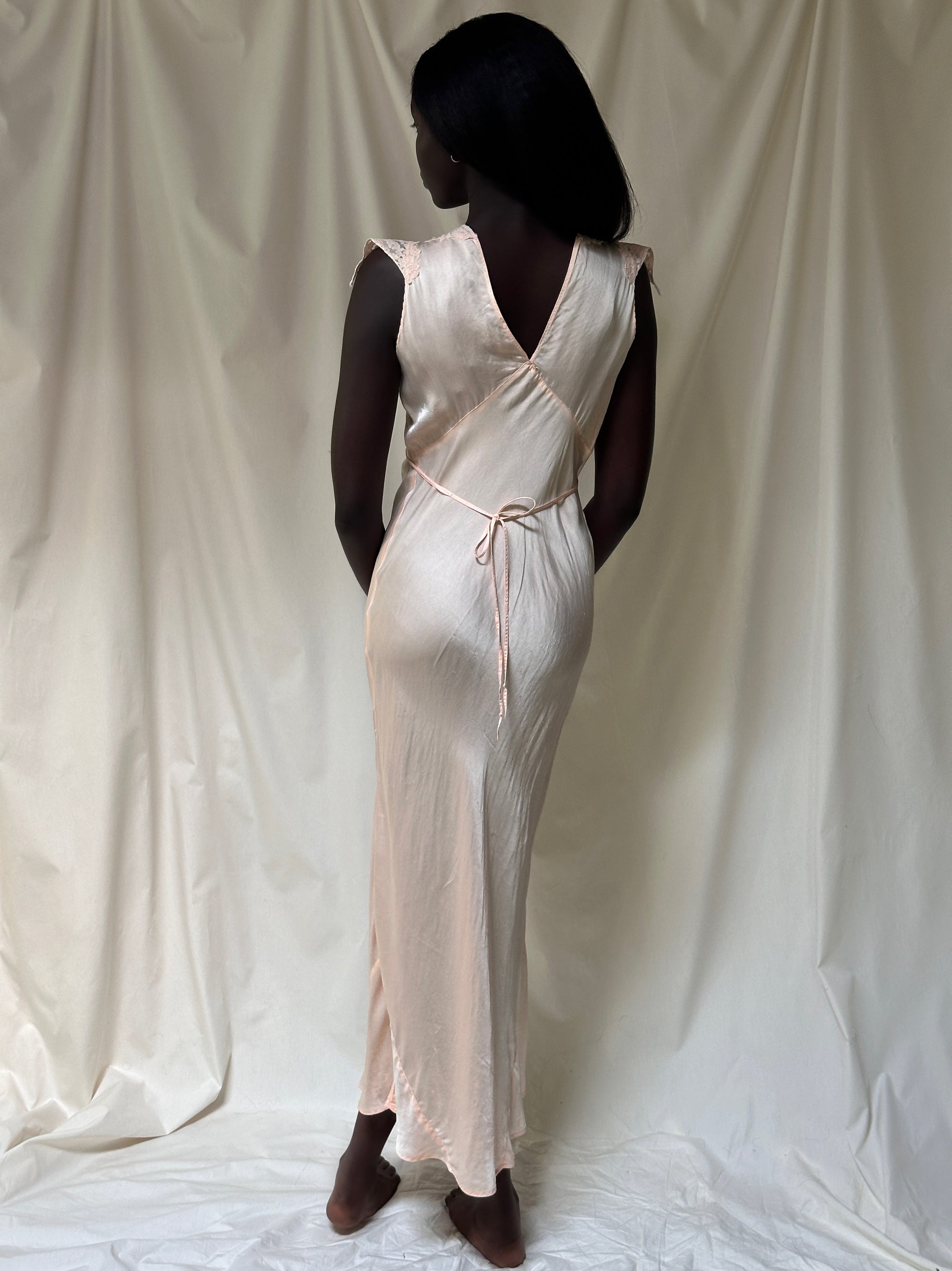 Vintage 1930’s Silk Bias Cut Peach Negligée