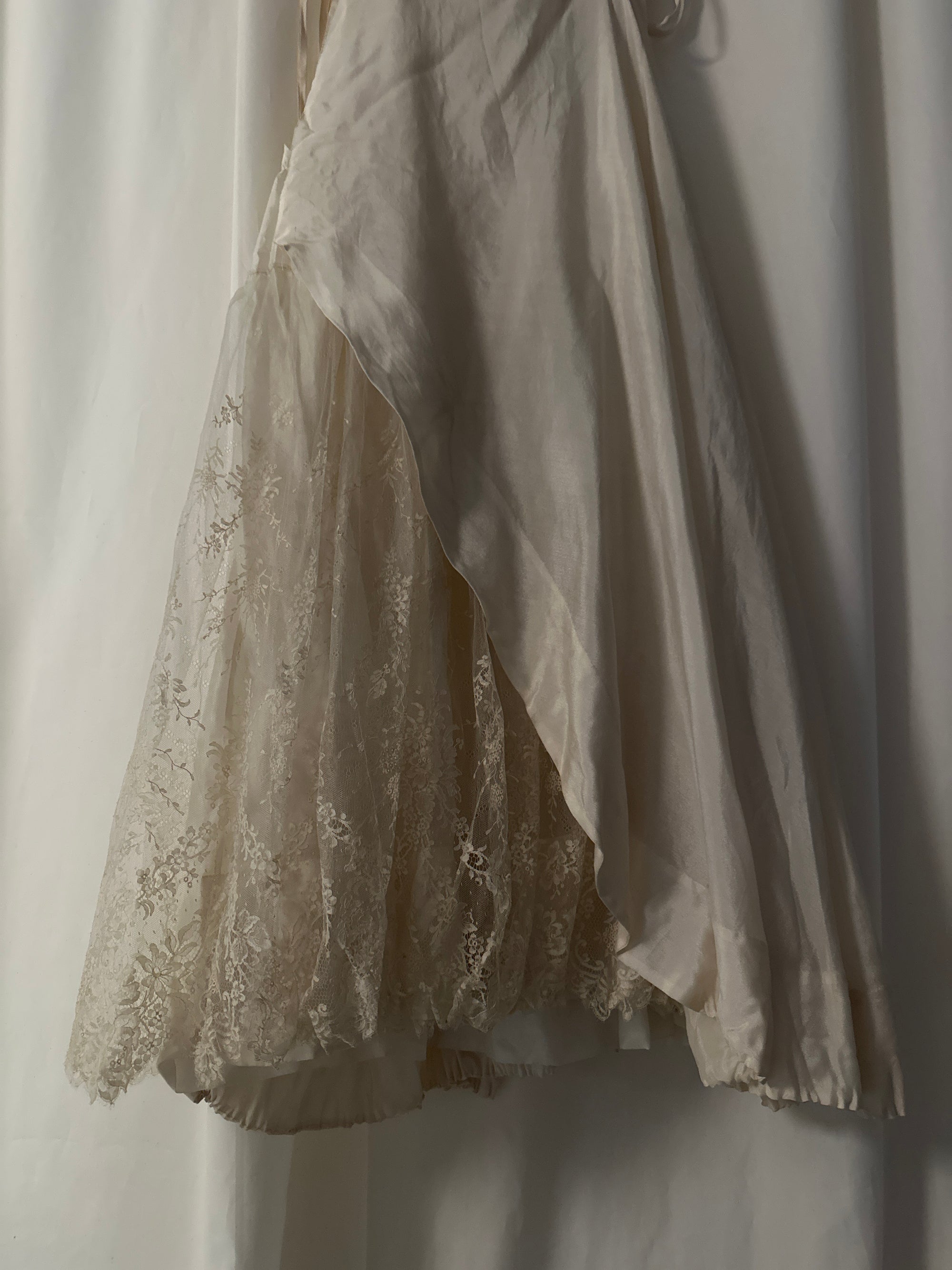 Vintage 1920’s Ecru Chantilly Lace Silk Dress
