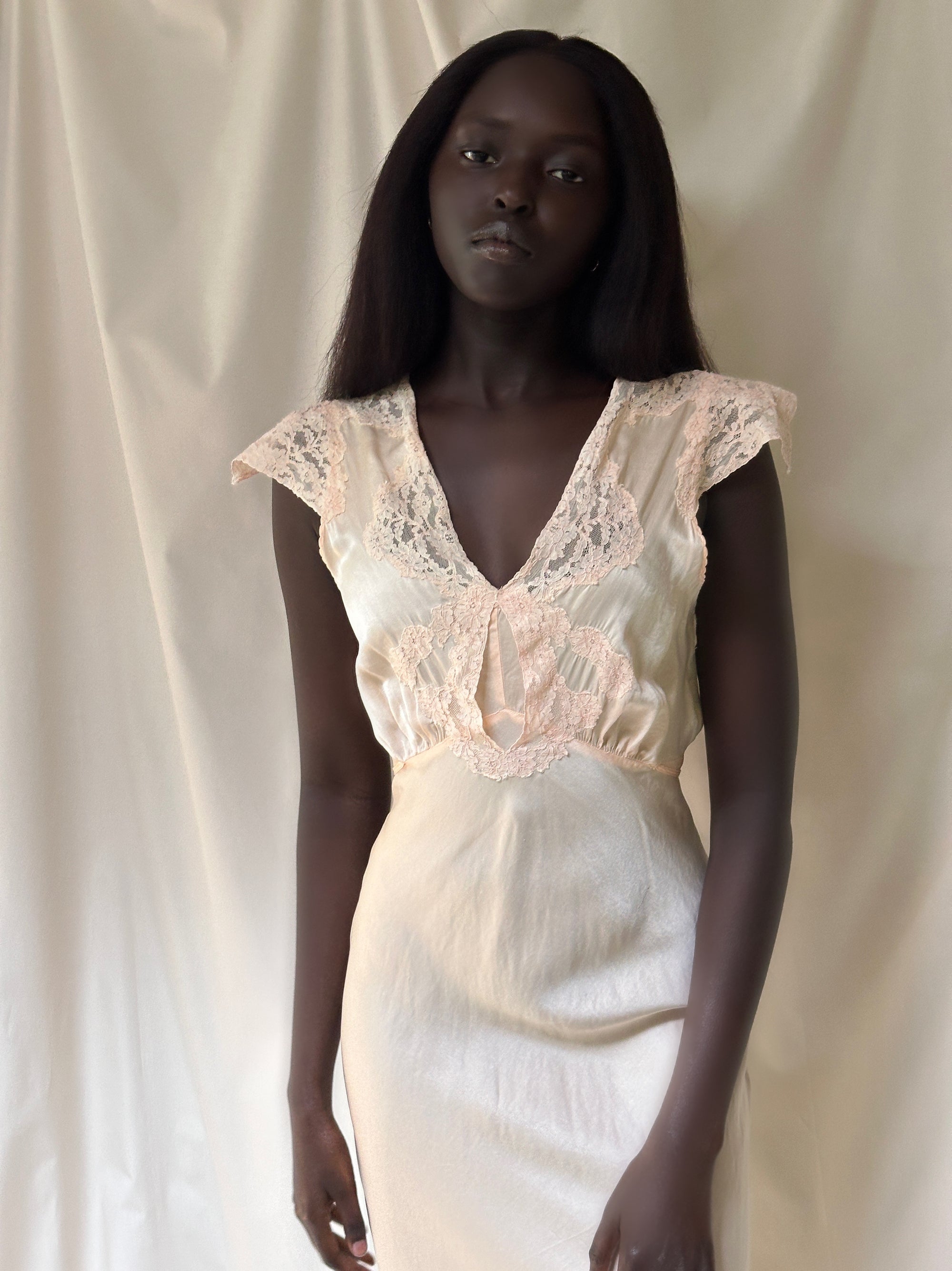 Vintage 1930’s Silk Bias Cut Peach Negligée