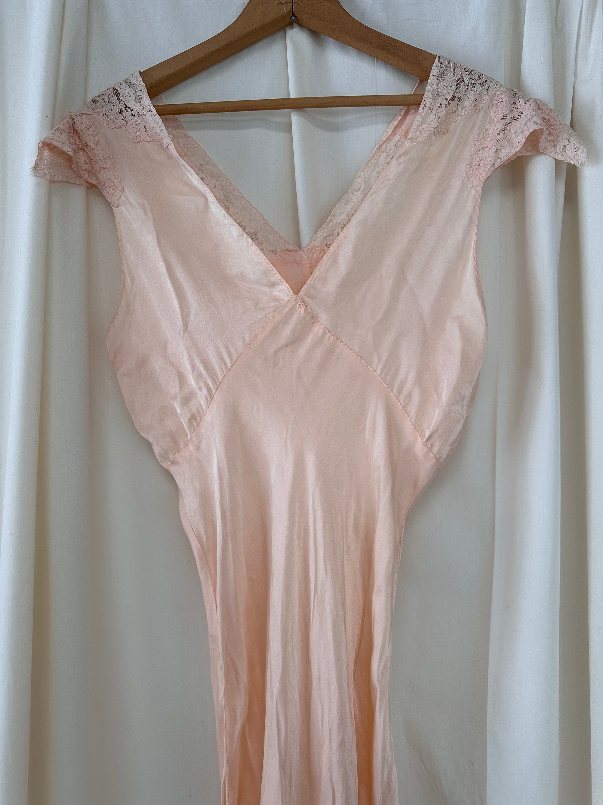 Vintage 1930’s Silk Bias Cut Peach Negligée
