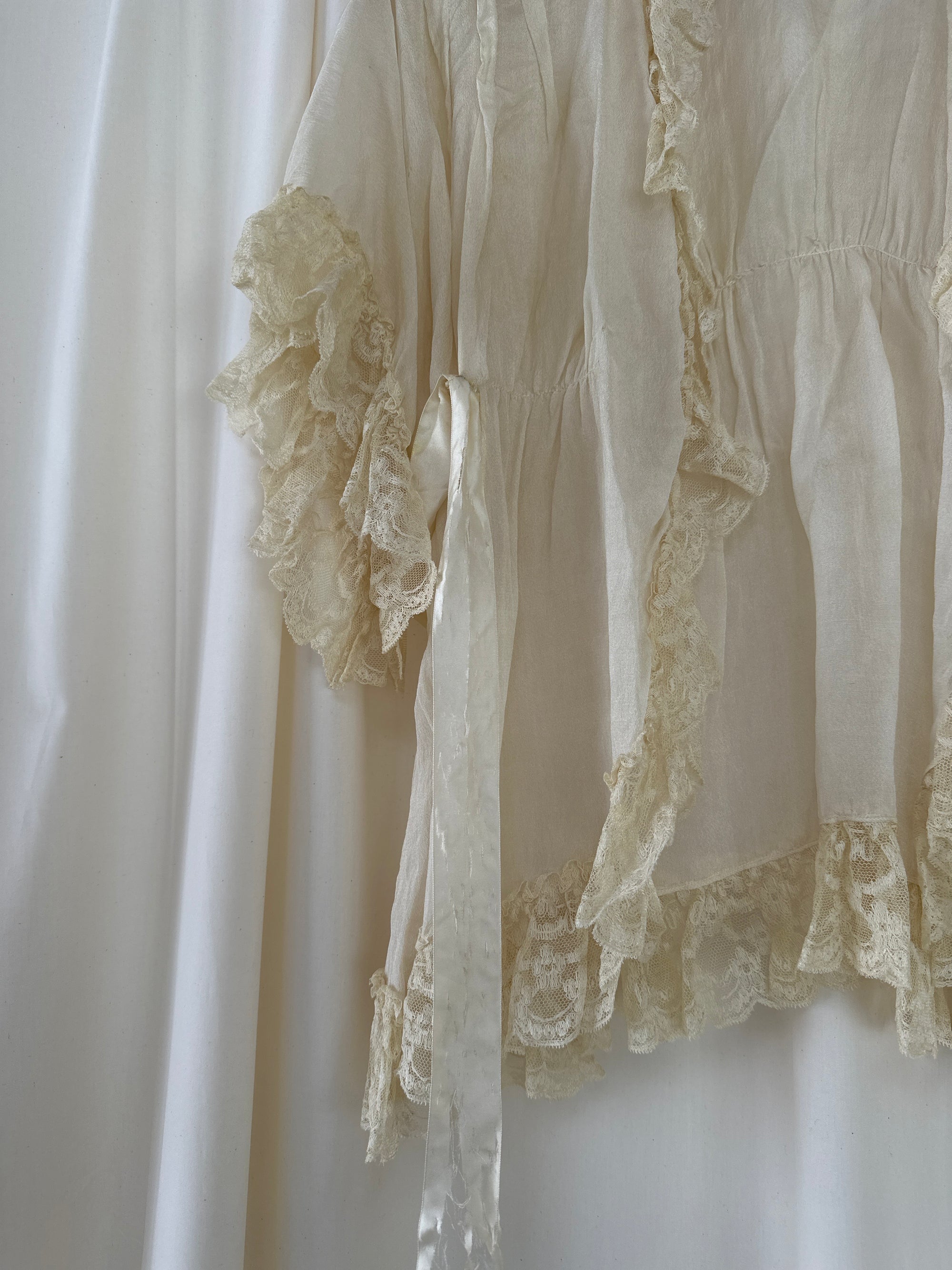 Vintage 1920’s Flapper Silk & Lace Robe Top