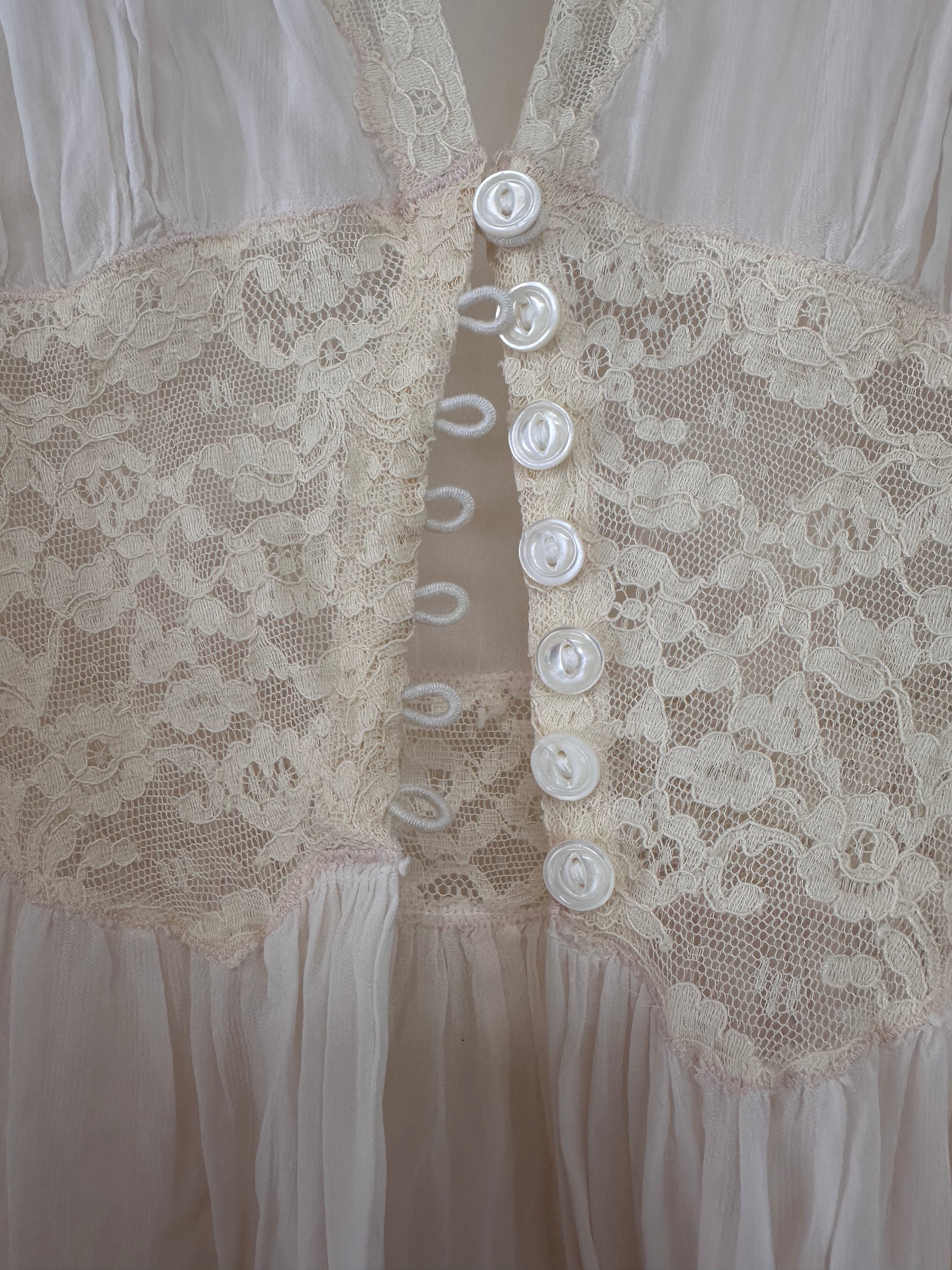 Vintage 1940’s Creme Lace Open Night Robe