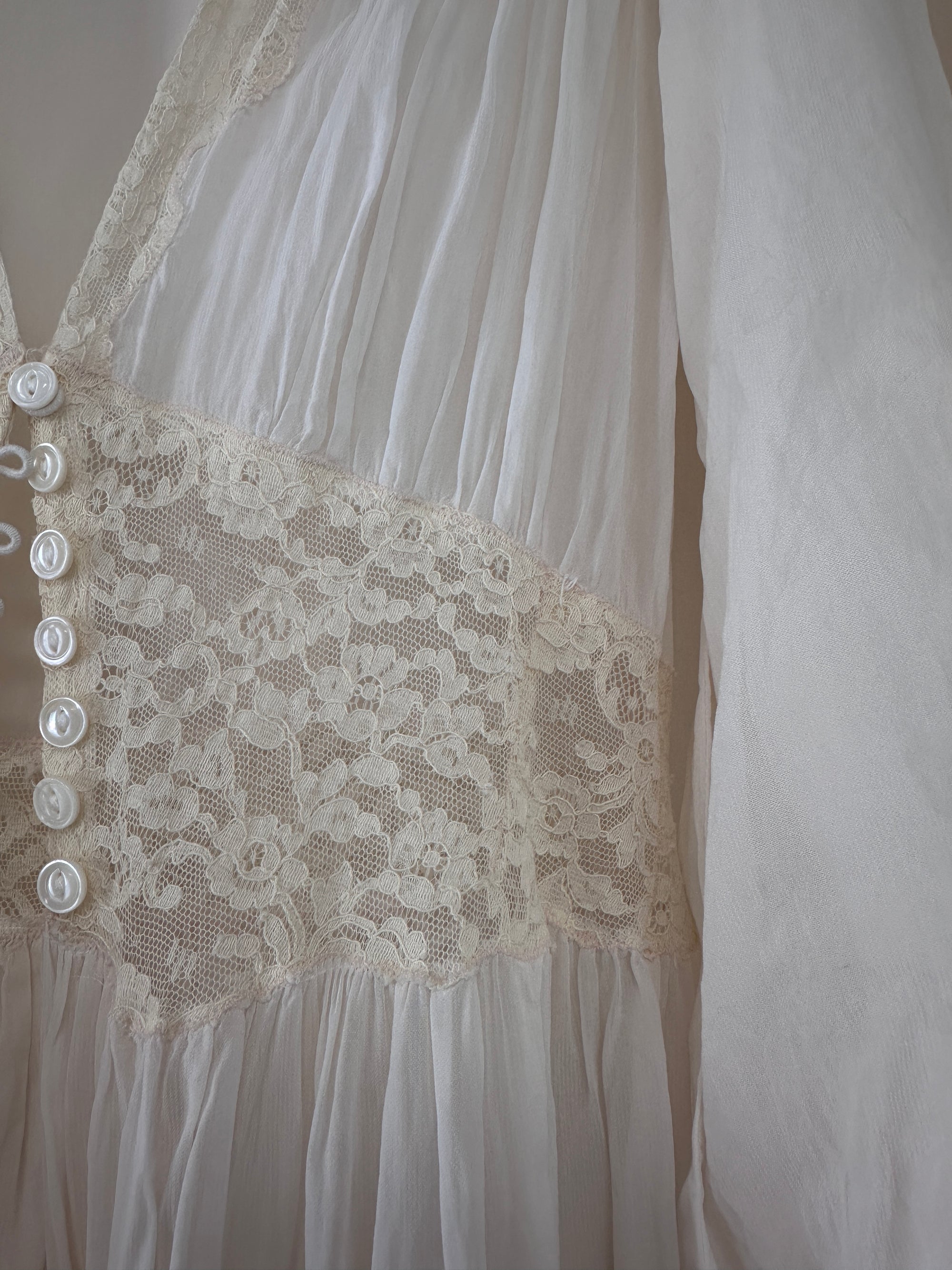 Vintage 1940’s Creme Lace Open Night Robe