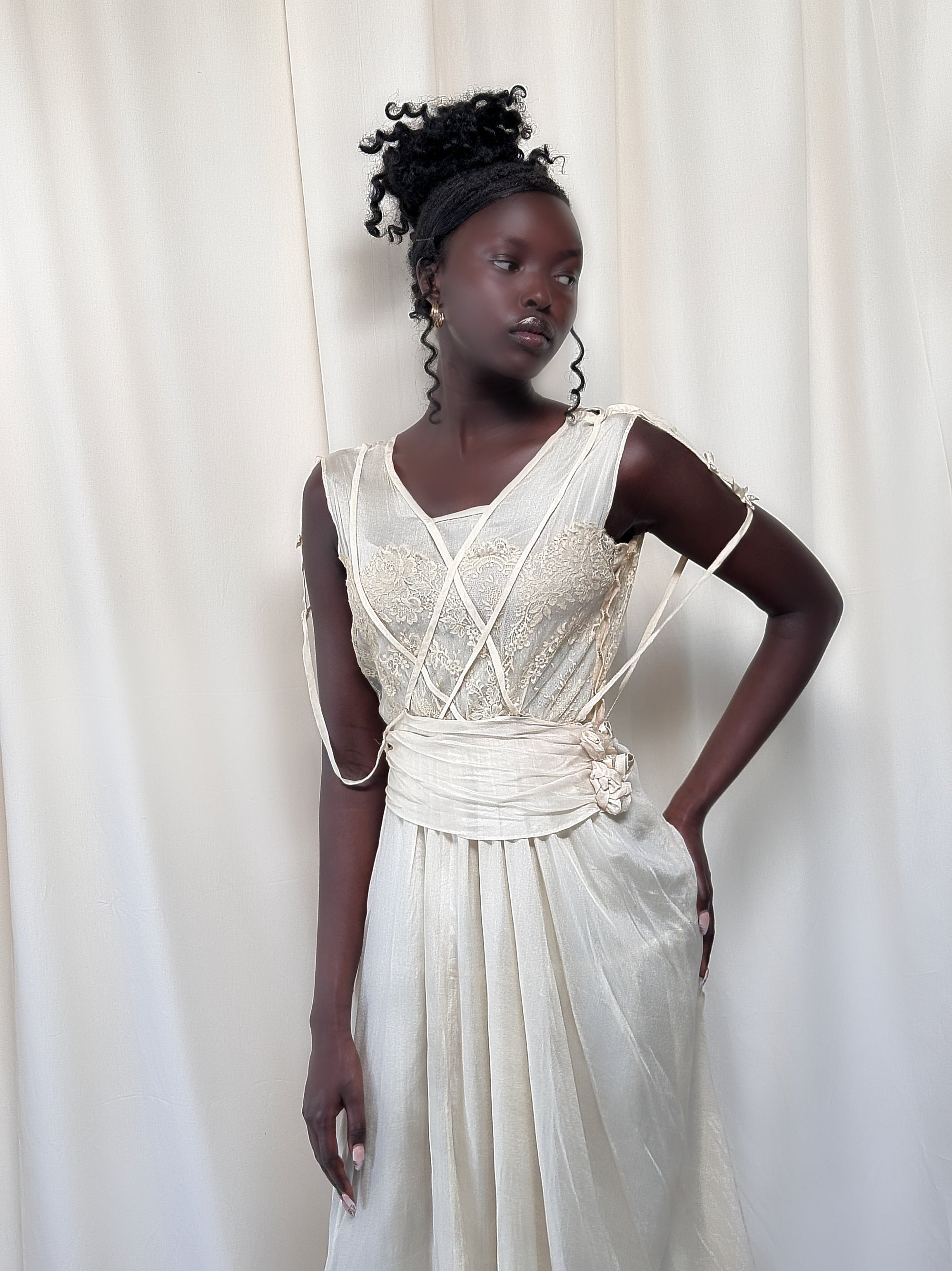 Vintage 1920’s Ecru Chantilly Lace Silk Dress