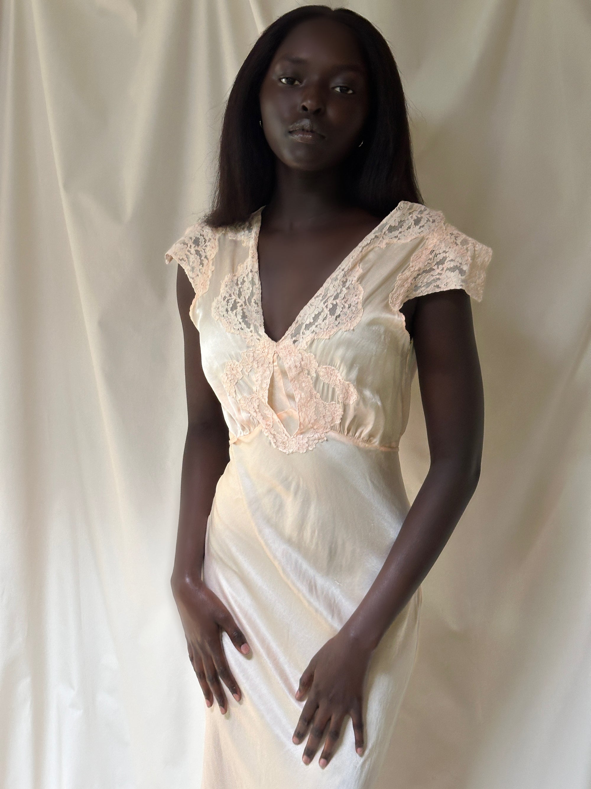 Vintage 1930’s Silk Bias Cut Peach Negligée