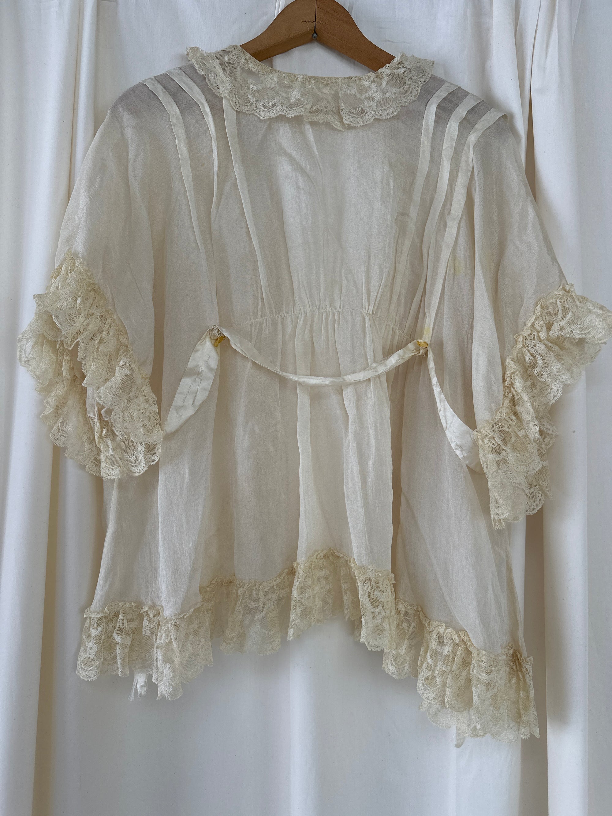 Vintage 1920’s Flapper Silk & Lace Robe Top
