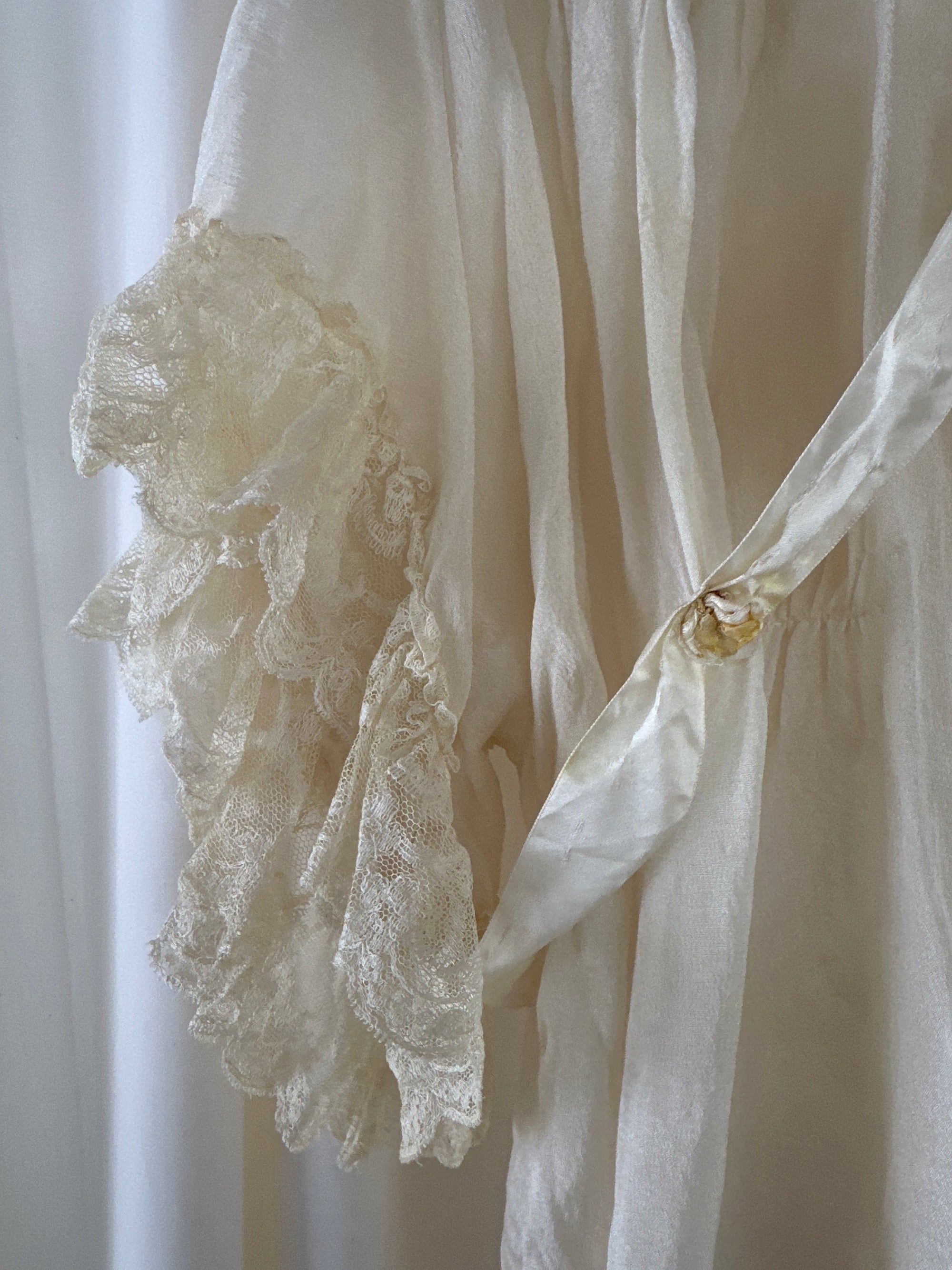 Vintage 1920’s Flapper Silk & Lace Robe Top