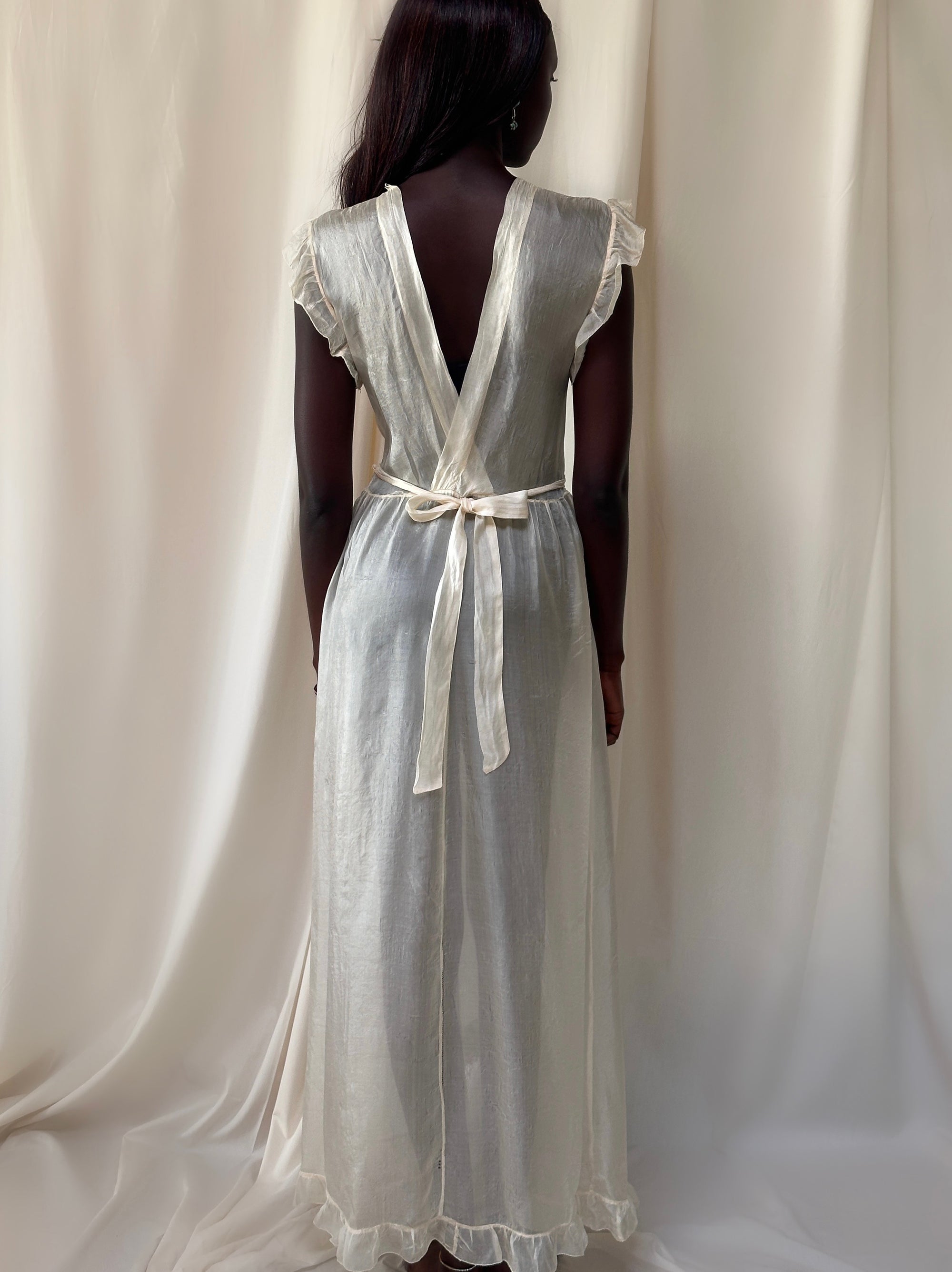 Vintage 1940’s Delicate Silk Crème Dress