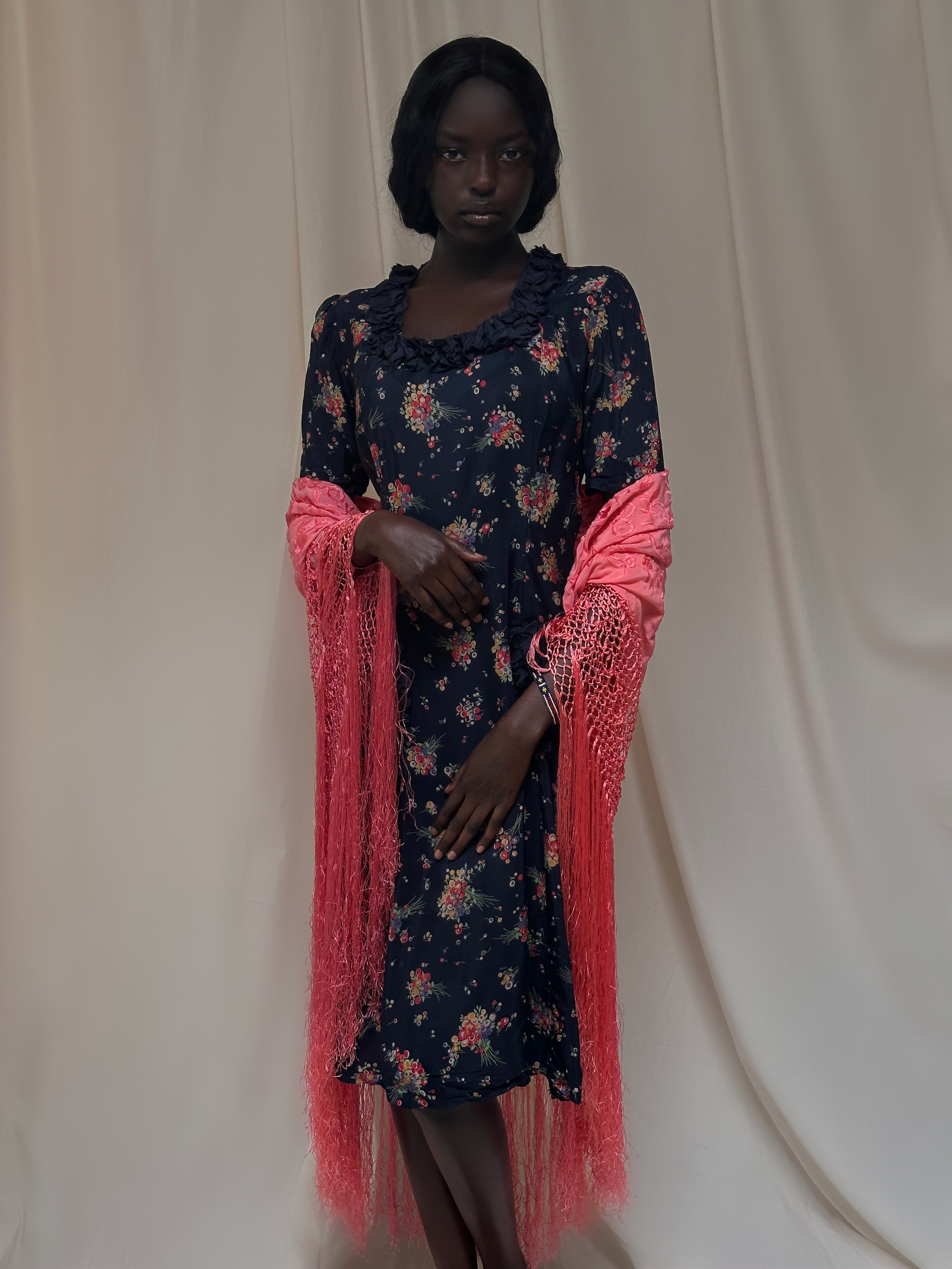 【RePLAY】DeadStock PATTEN LARGE STOLE Vintage 1930's Coral Pink Silk Piano Shawl | Floral Embroidery and