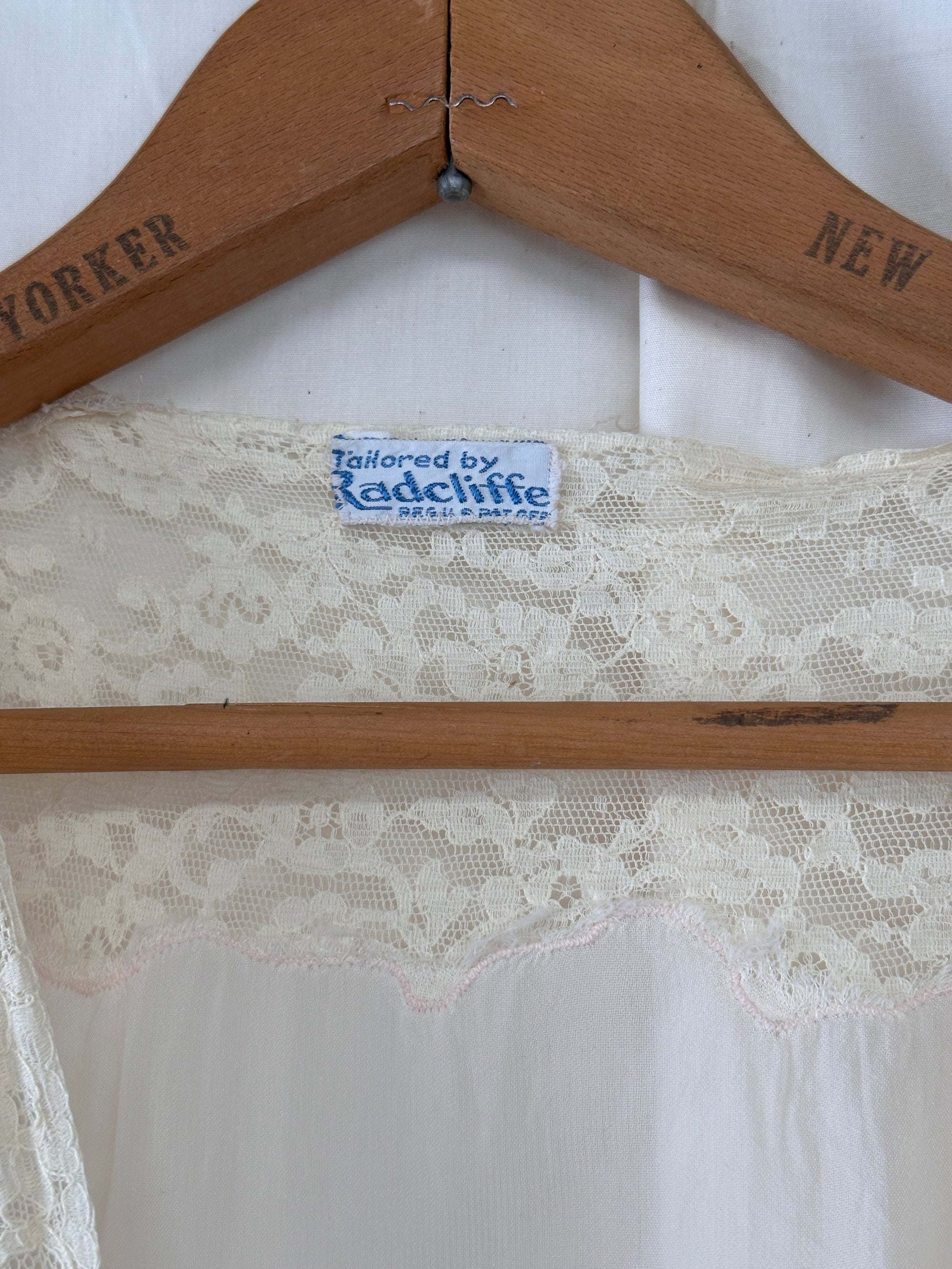 Vintage 1940’s Creme Lace Open Night Robe