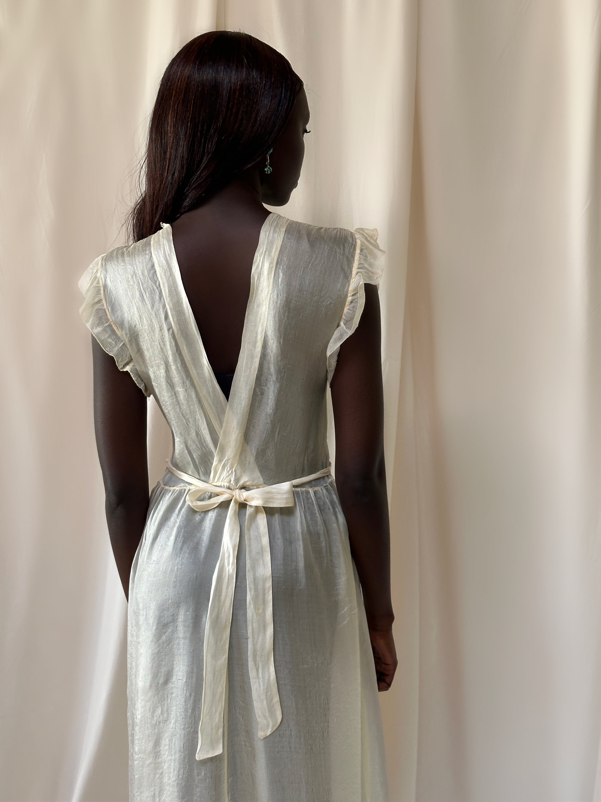 Vintage 1940’s Delicate Silk Crème Dress