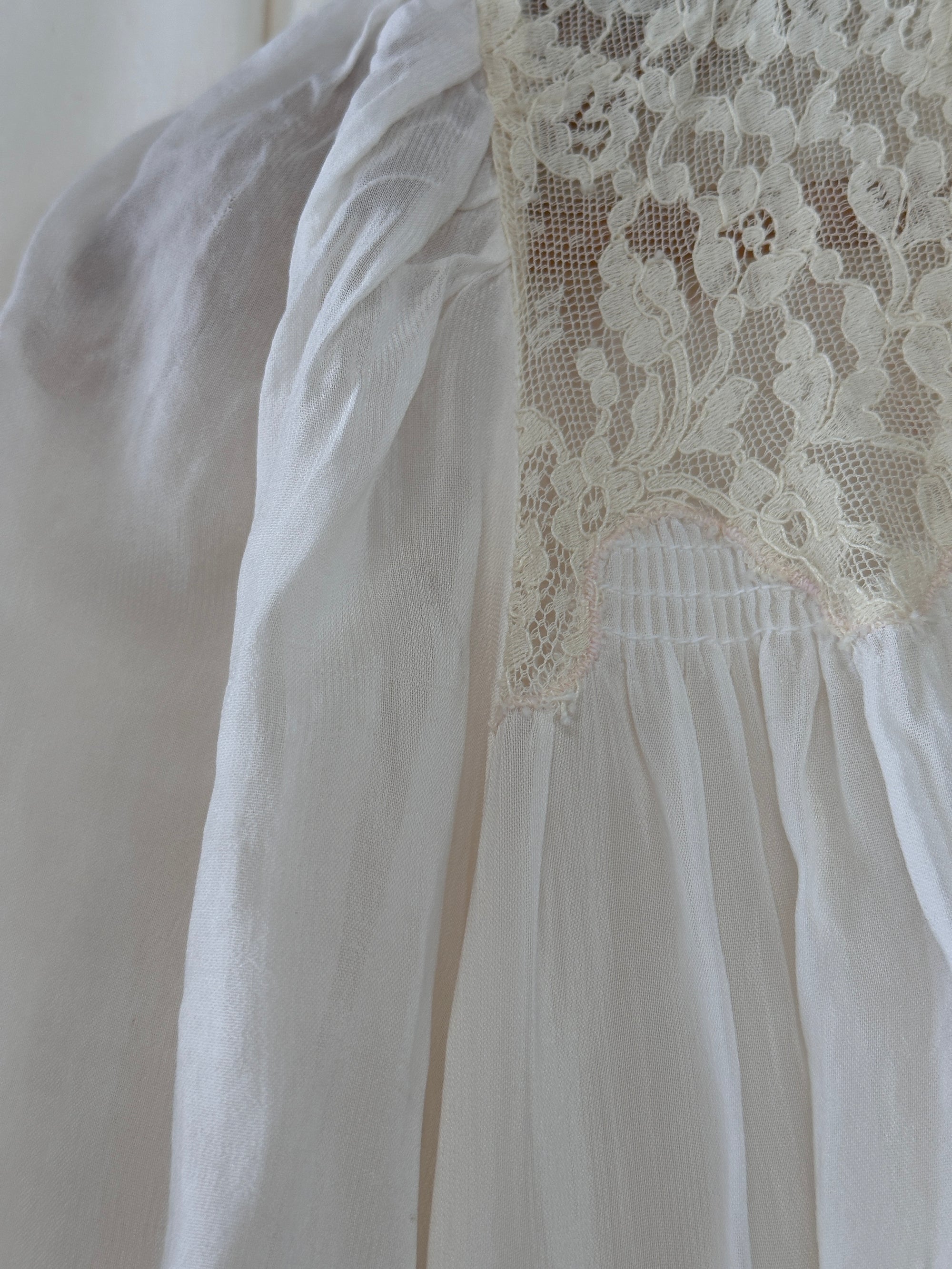 Vintage 1940’s Creme Lace Open Night Robe