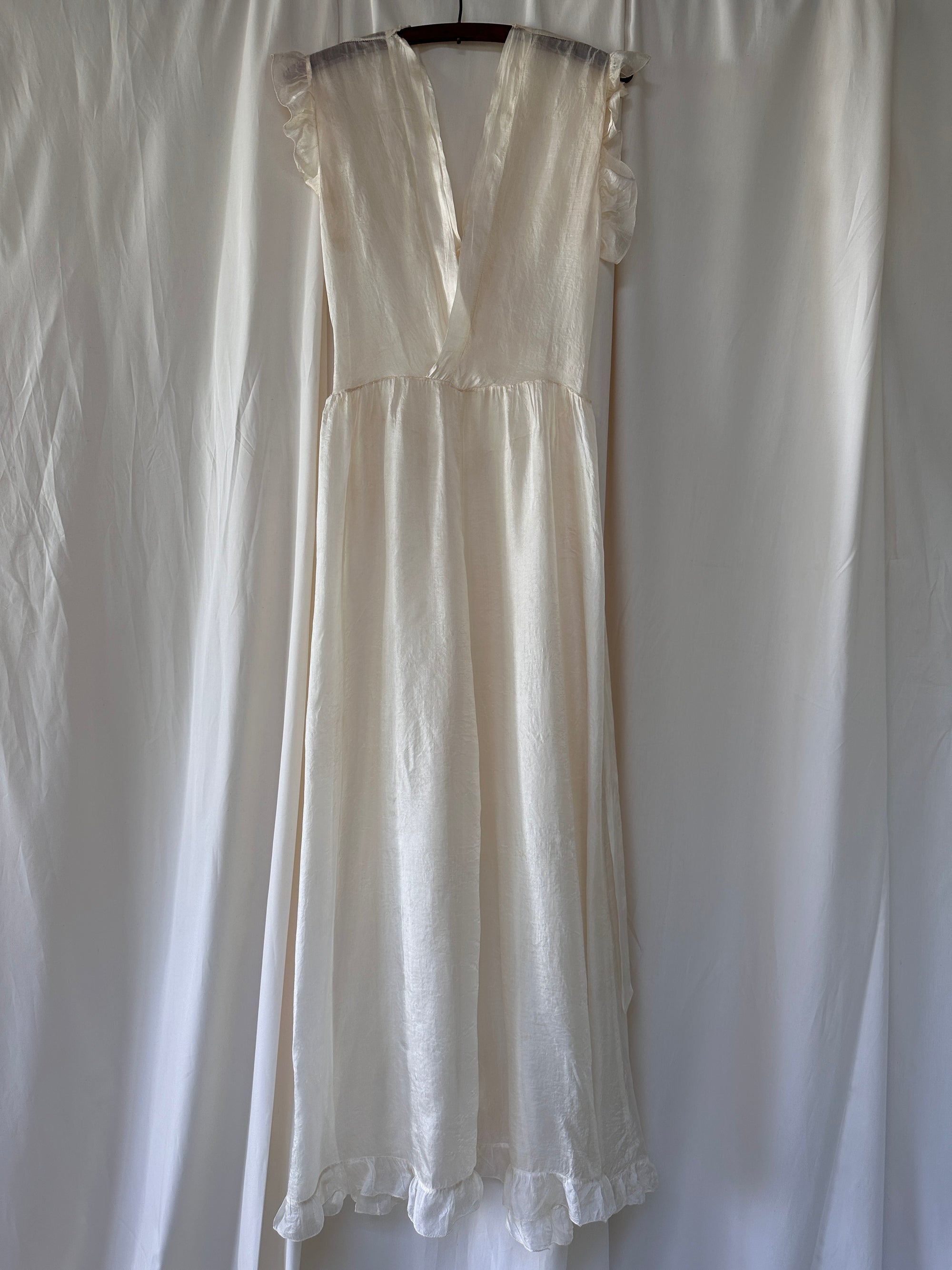 Vintage 1940’s Delicate Silk Crème Dress