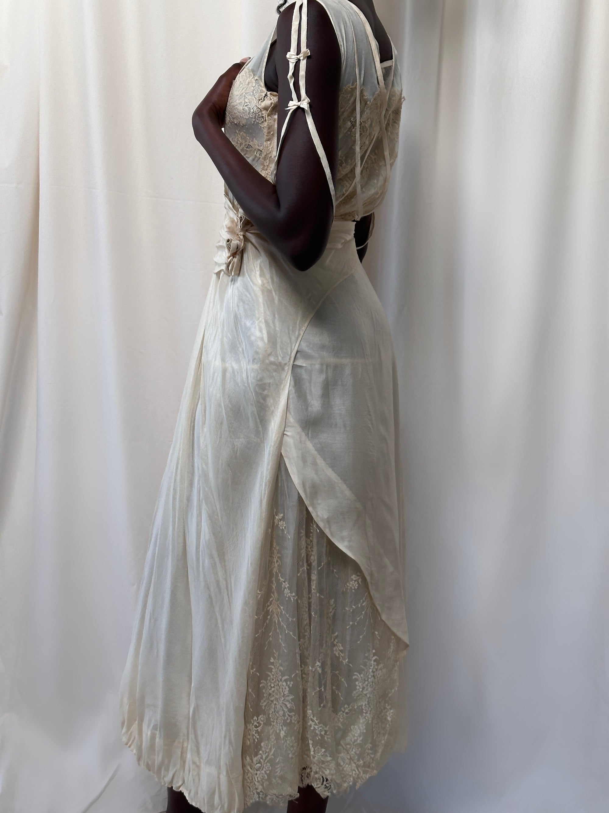Vintage 1920’s Ecru Chantilly Lace Silk Dress