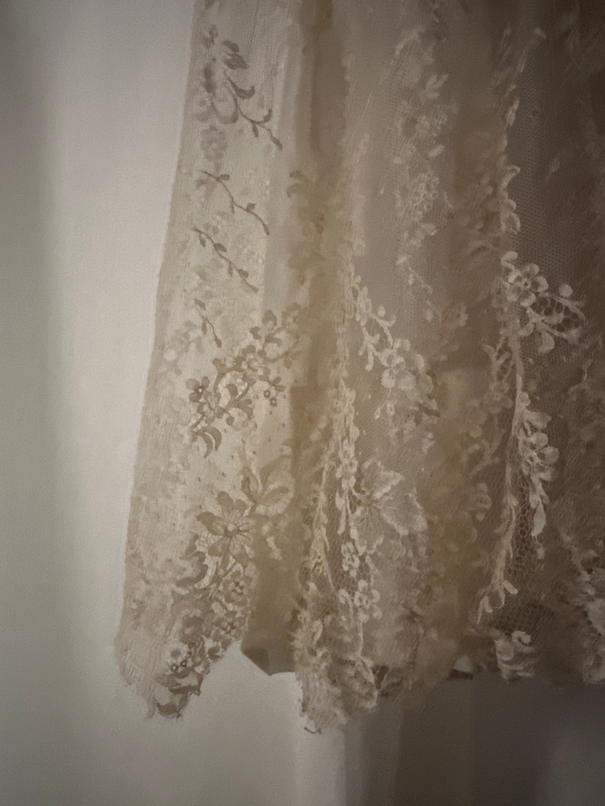 Vintage 1920’s Ecru Chantilly Lace Silk Dress