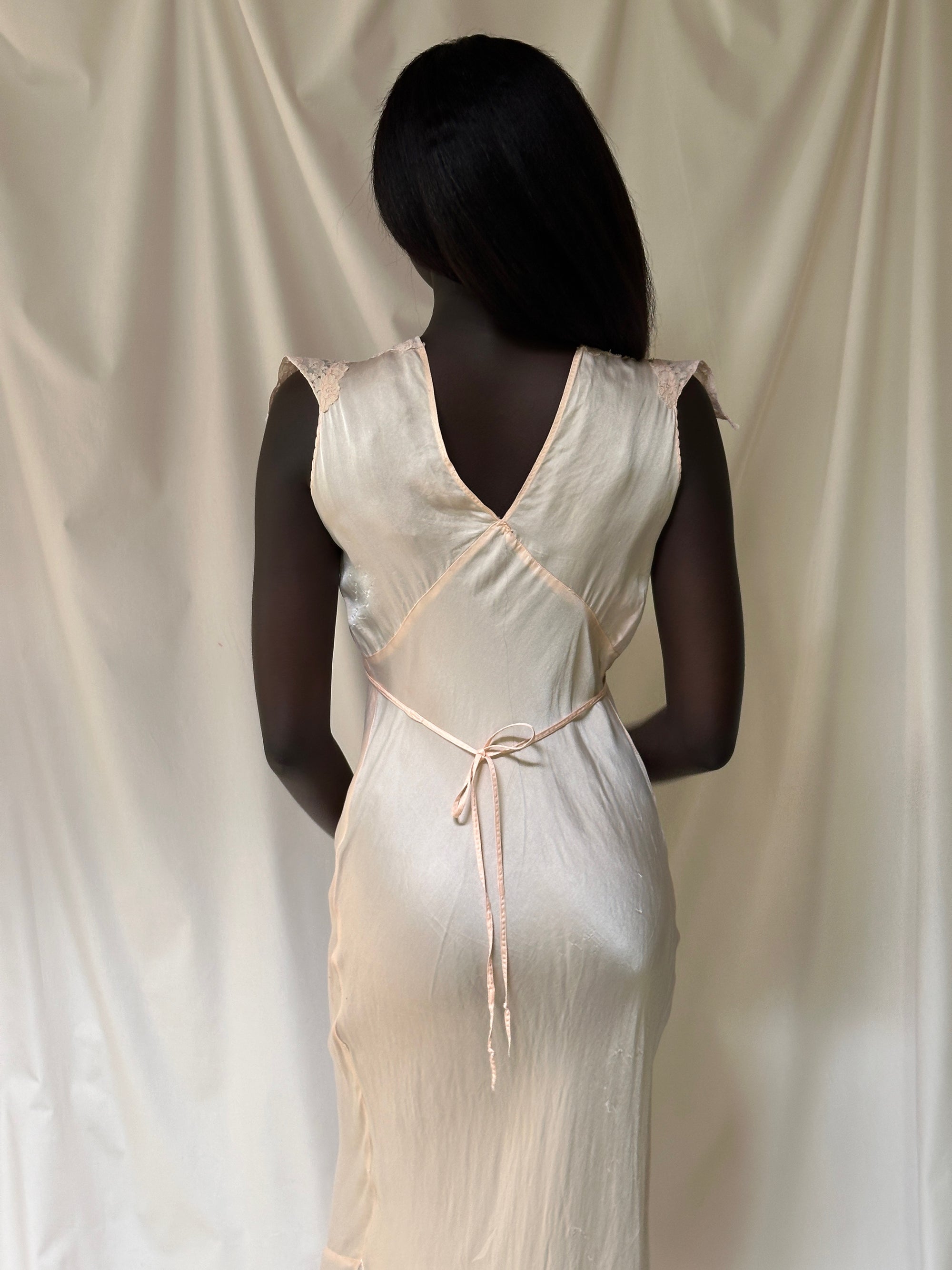 Vintage 1930’s Silk Bias Cut Peach Negligée