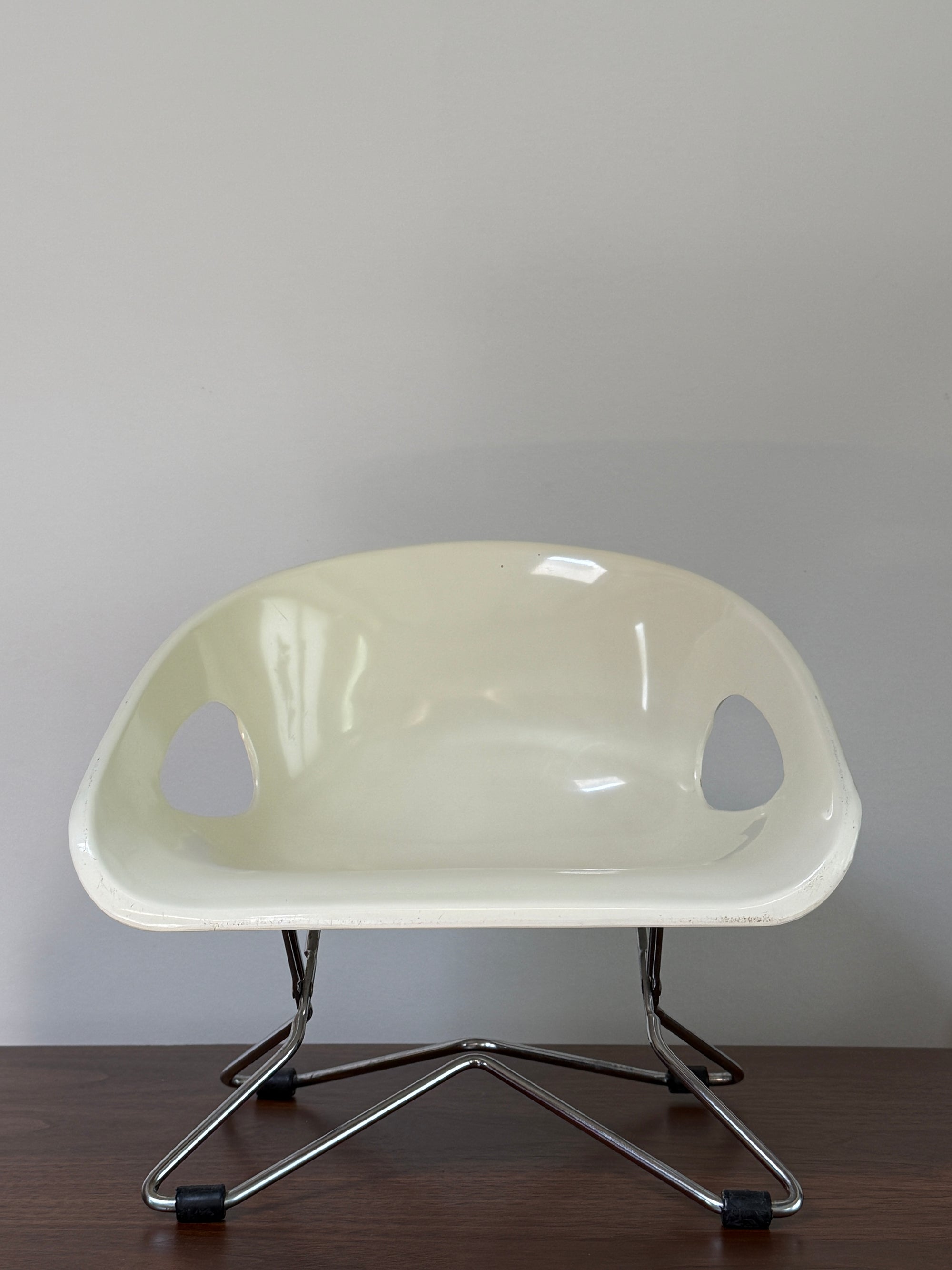 Vintage Mid Century Modern Mini Shell Chair | White Scoop Accent Chair | Space Age Atomic MCM Design Chair