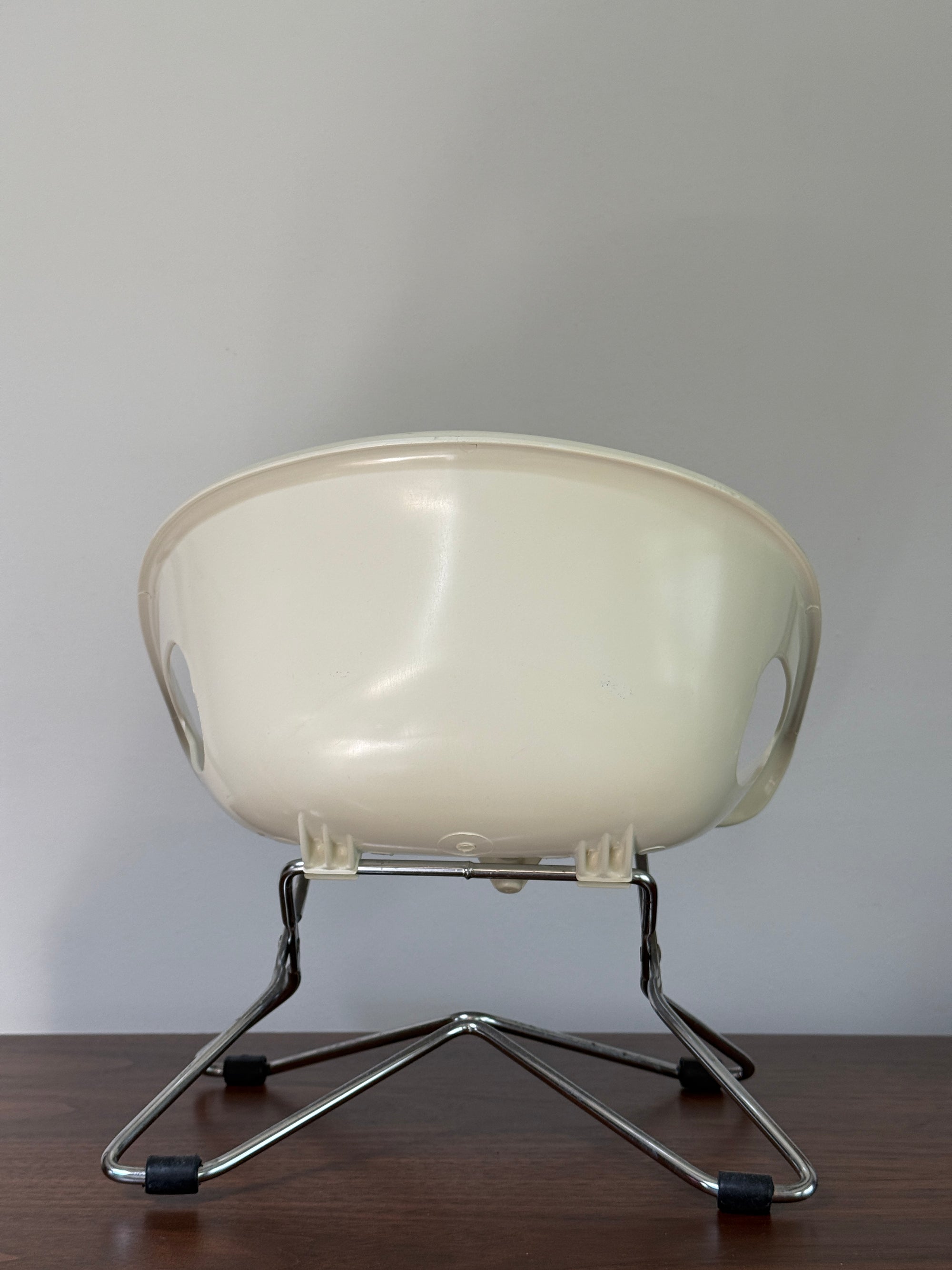Vintage Mid Century Modern Mini Shell Chair | White Scoop Accent Chair | Space Age Atomic MCM Design Chair