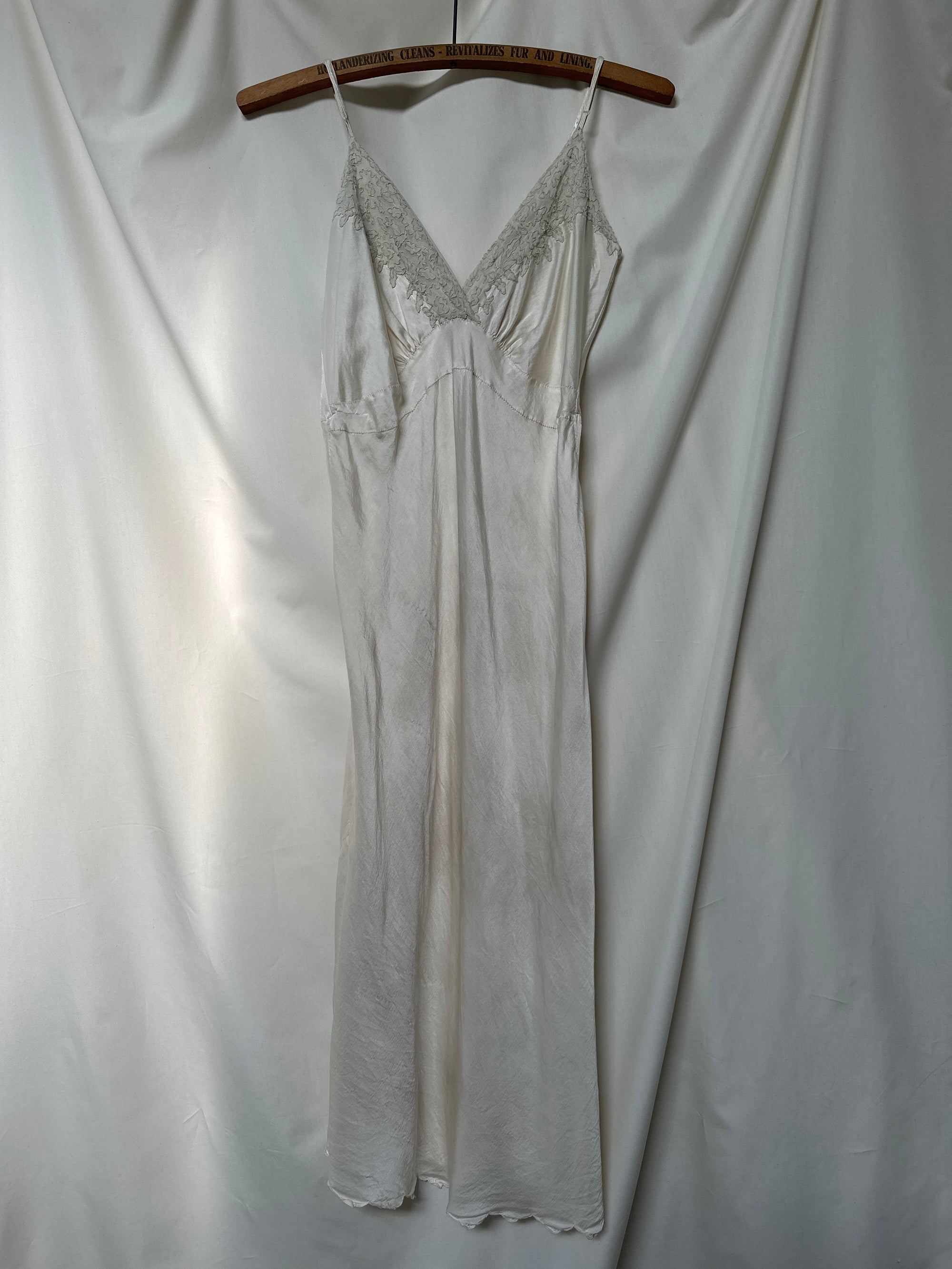 Vintage 1930’s Crème Silk Négligée