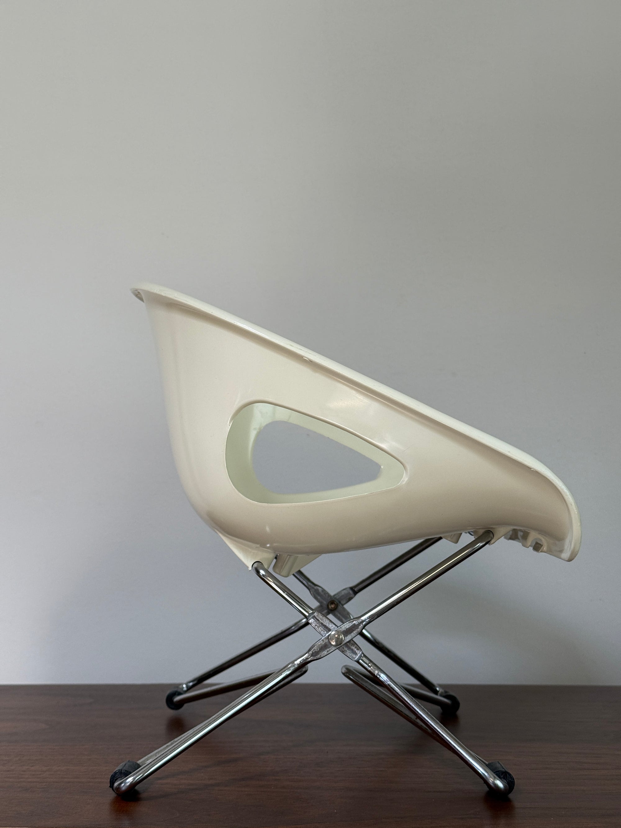 Vintage Mid Century Modern Mini Shell Chair | White Scoop Accent Chair | Space Age Atomic MCM Design Chair