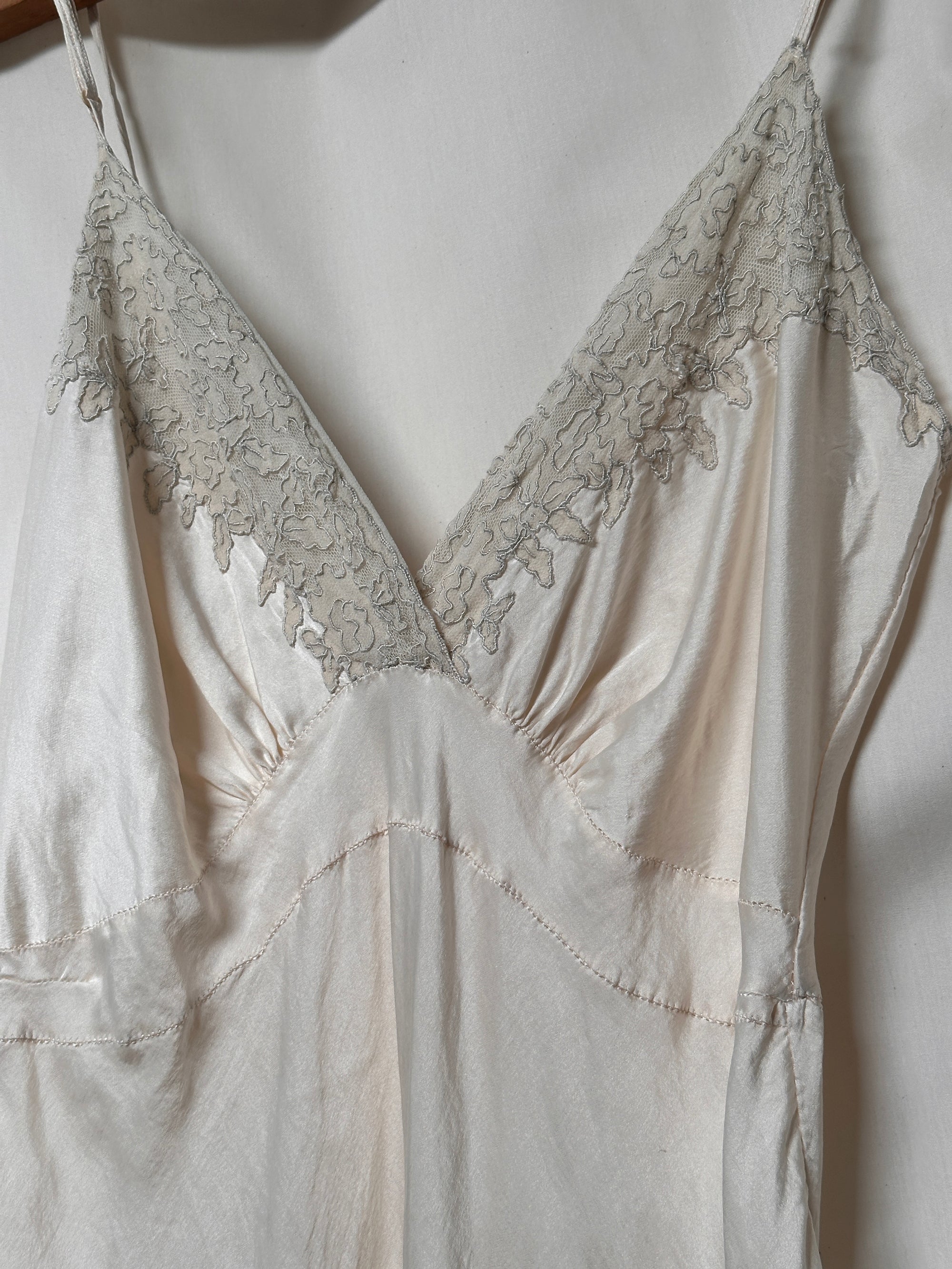 Vintage 1930’s Crème Silk Négligée