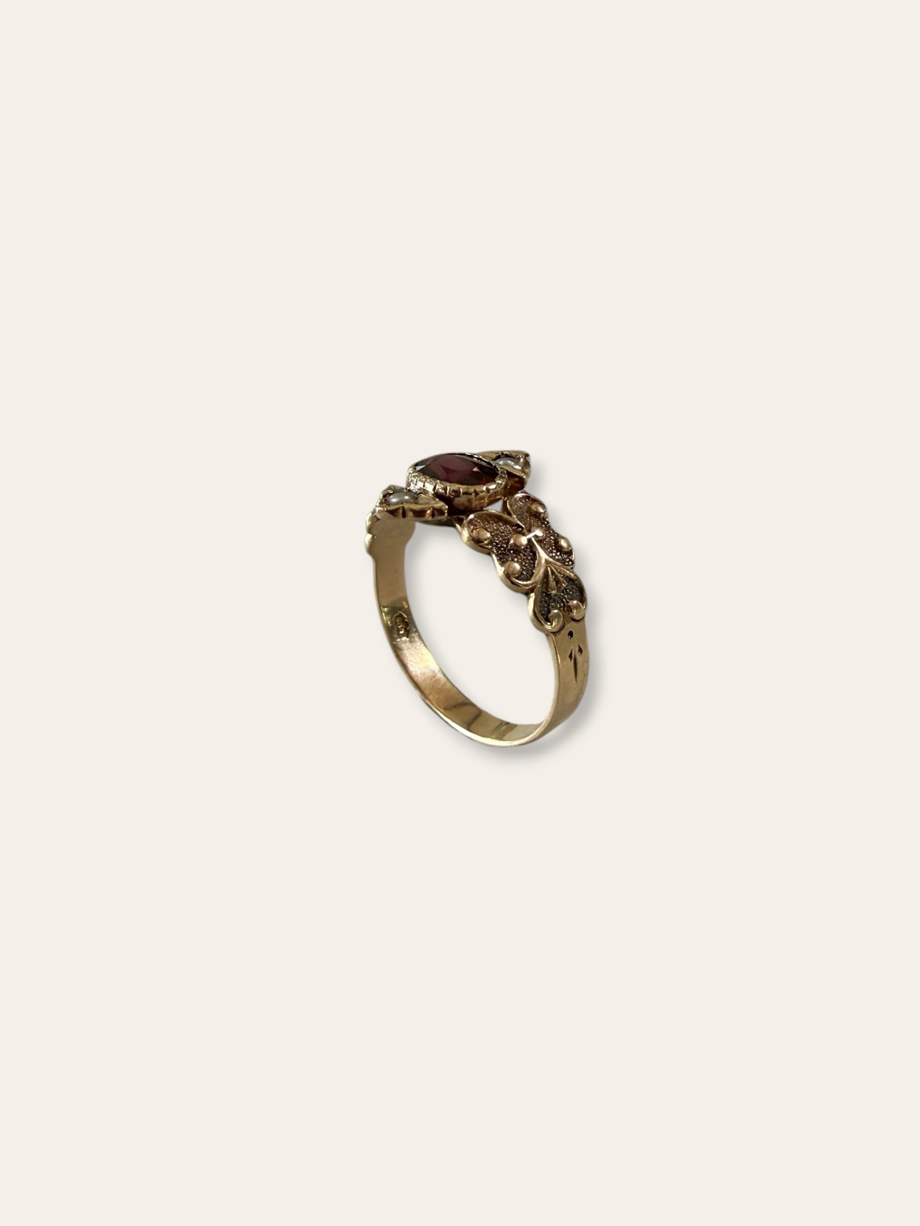 Antique Victorian 9ct Gold Ring | Garnet &amp; Seed Pearl Accent Ring Size 6