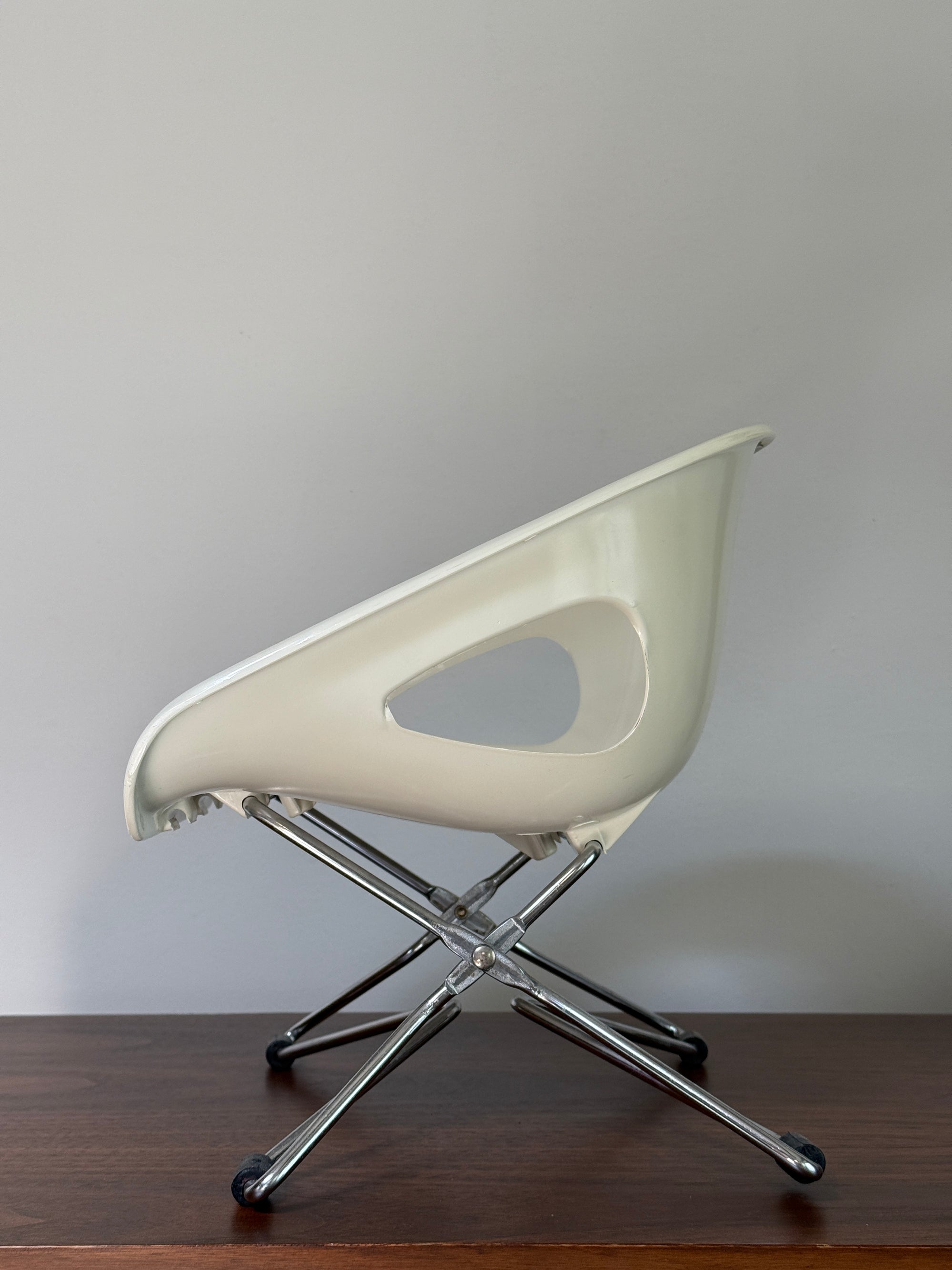 Vintage Mid Century Modern Mini Shell Chair | White Scoop Accent Chair | Space Age Atomic MCM Design Chair