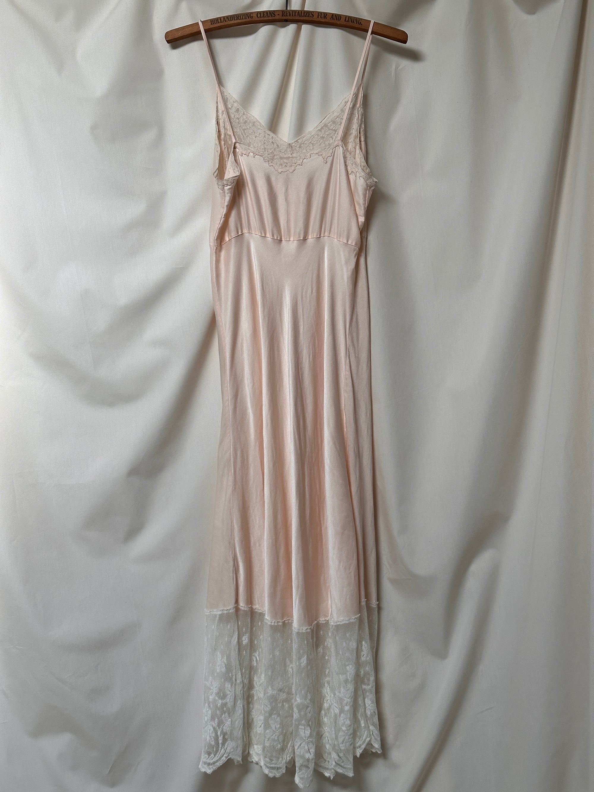 Vintage 1930’s Baby Pink Silk Négligée