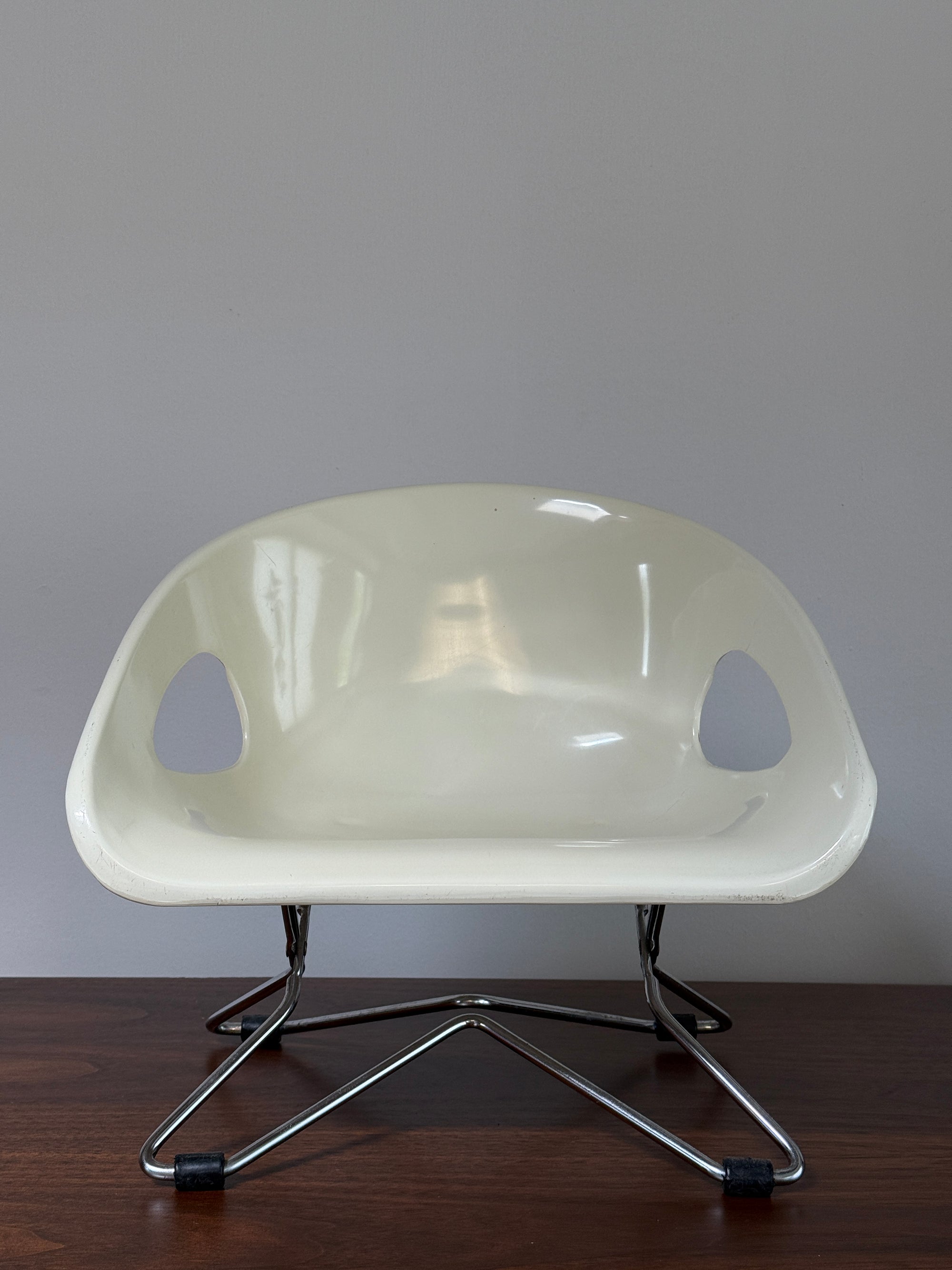 Vintage Mid Century Modern Mini Shell Chair | White Scoop Accent Chair | Space Age Atomic MCM Design Chair