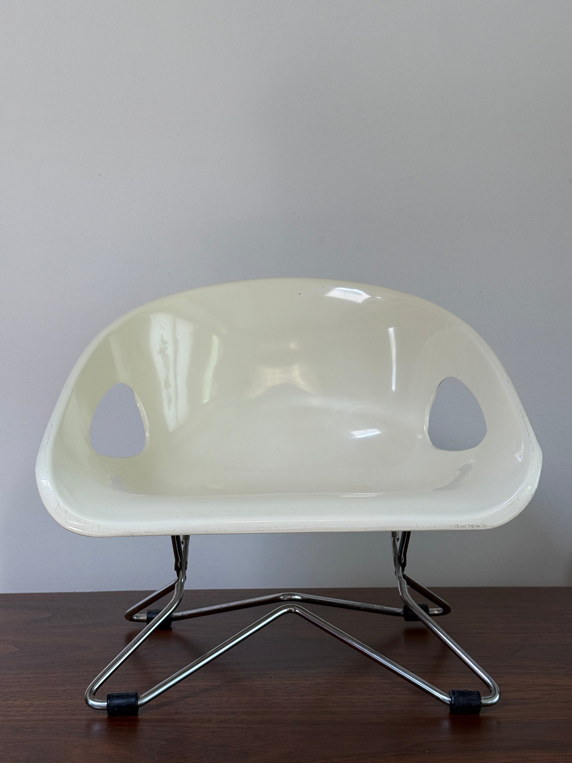 Vintage Mid Century Modern Mini Shell Chair | White Scoop Accent Chair | Space Age Atomic MCM Design Chair